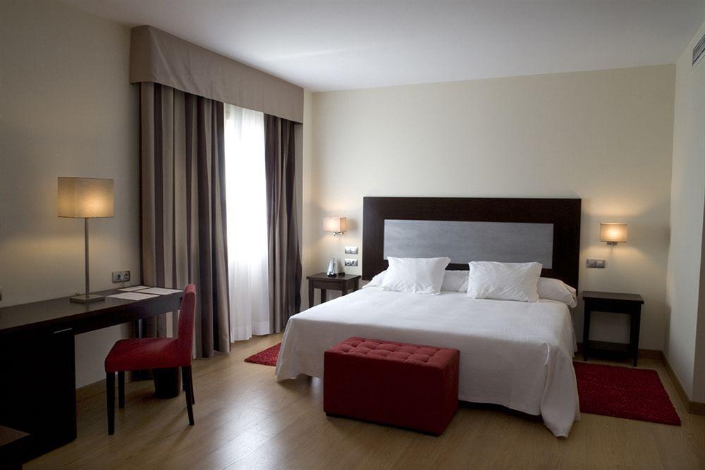 Las Bovedas Badajoz Room photo